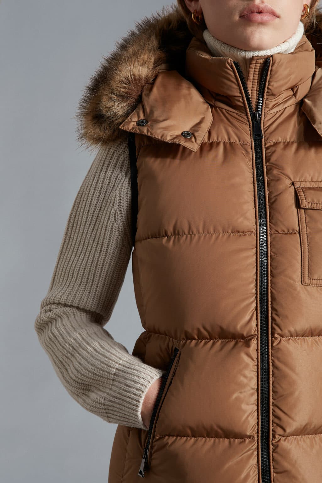 MONCLER Bairon Vest Camel - Image 3